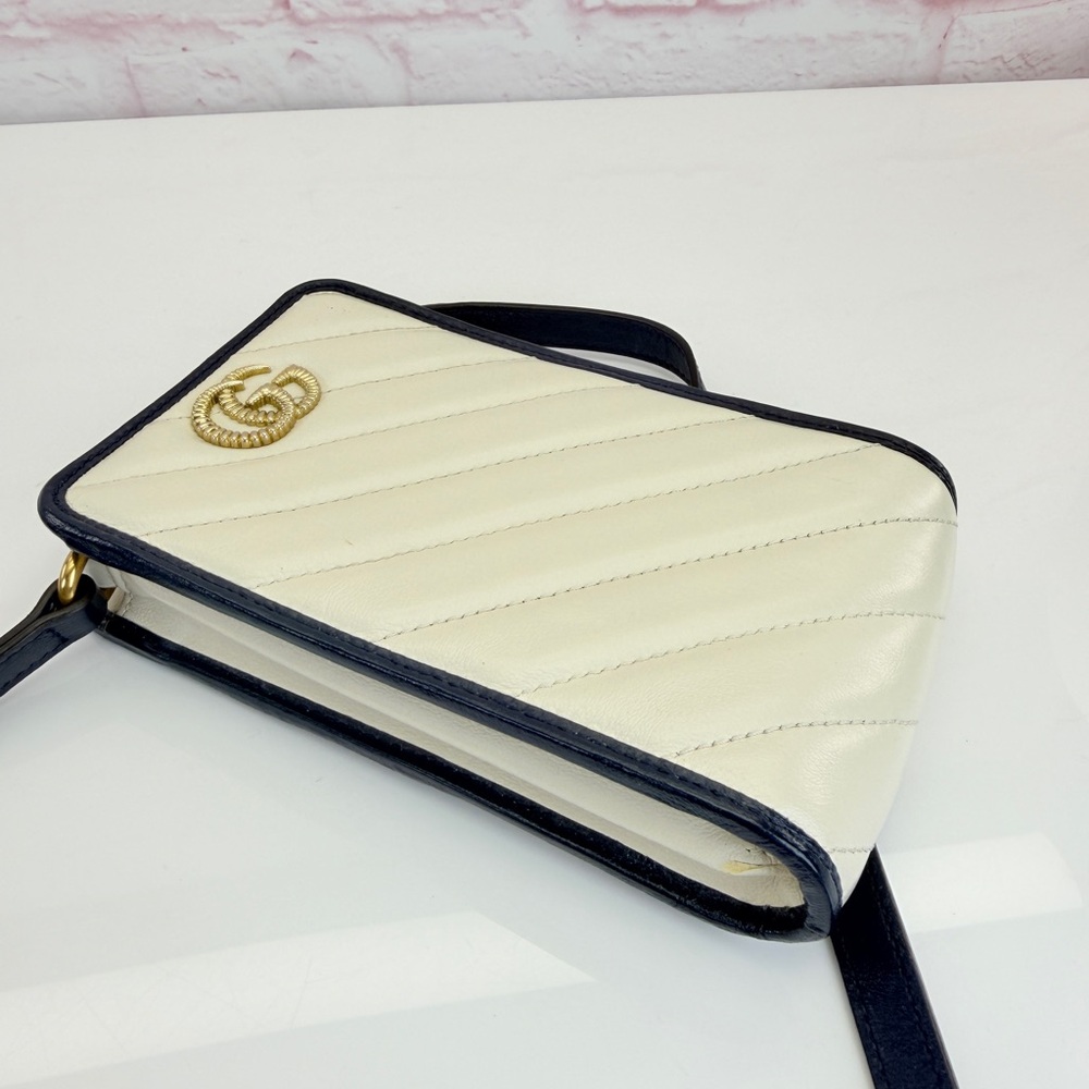 Gucci Marmont Matelasse Chevron Quilted White Navy Mini Phone Card Pouch Bag - Picture 4 of 12